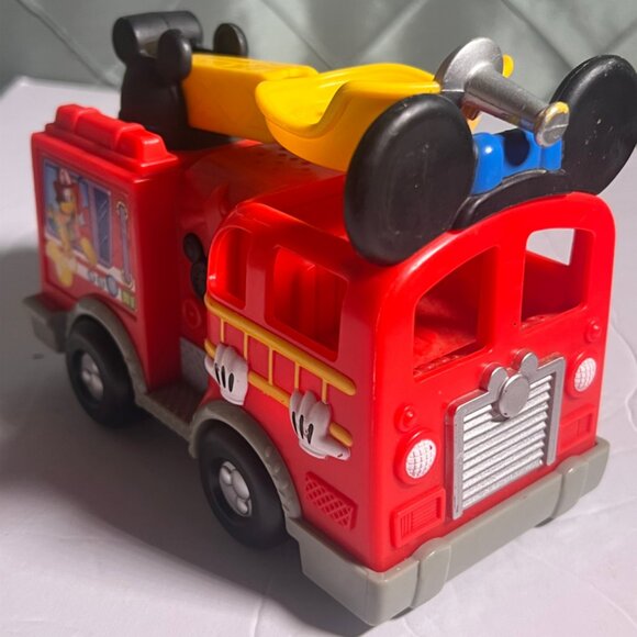 Disney’s Mickey Mouse Mickey’s‎ Fire Engine *GS9 - Picture 1 of 6